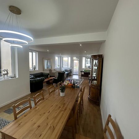 North London A Spacious 7 Bedroom House Accommodating Up To 18 People Complete With Own Gym And Table Tennis 外观 照片