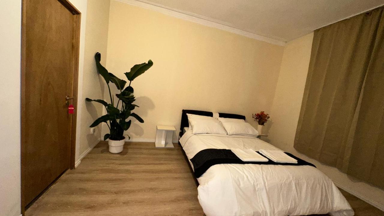 North London A Spacious 7 Bedroom House Accommodating Up To 18 People Complete With Own Gym And Table Tennis 外观 照片
