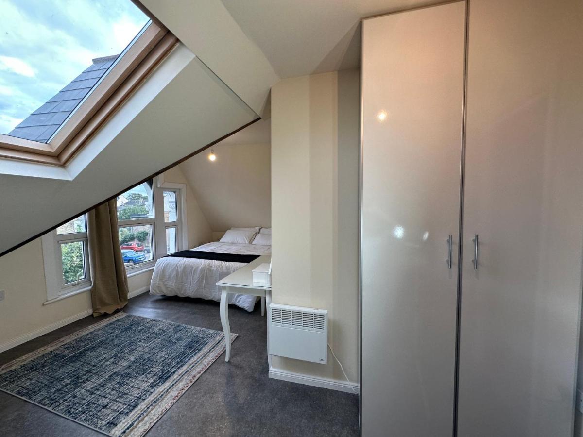 North London A Spacious 7 Bedroom House Accommodating Up To 18 People Complete With Own Gym And Table Tennis 外观 照片