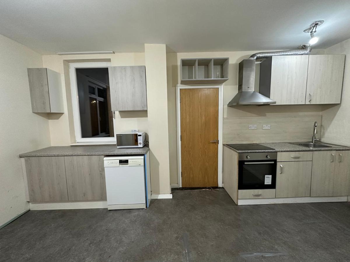 North London A Spacious 7 Bedroom House Accommodating Up To 18 People Complete With Own Gym And Table Tennis 外观 照片