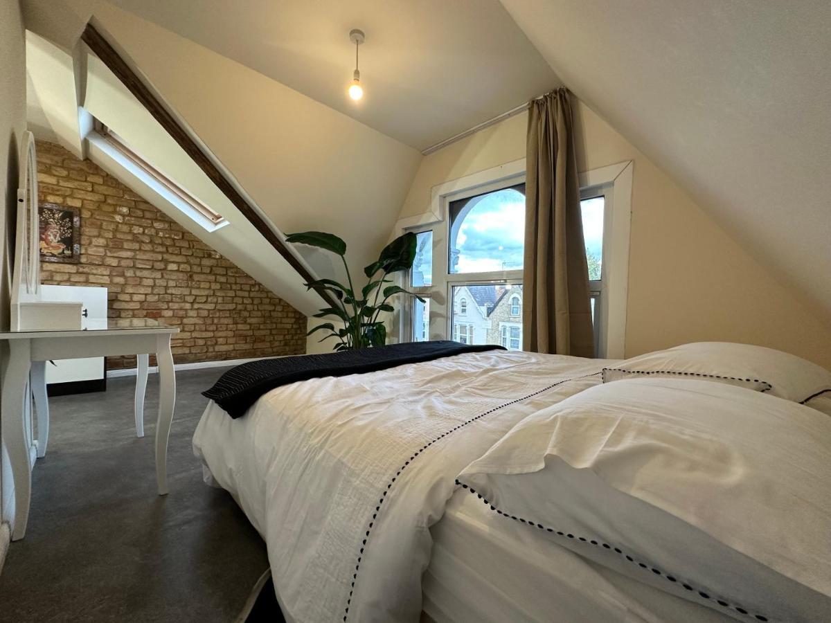North London A Spacious 7 Bedroom House Accommodating Up To 18 People Complete With Own Gym And Table Tennis 外观 照片