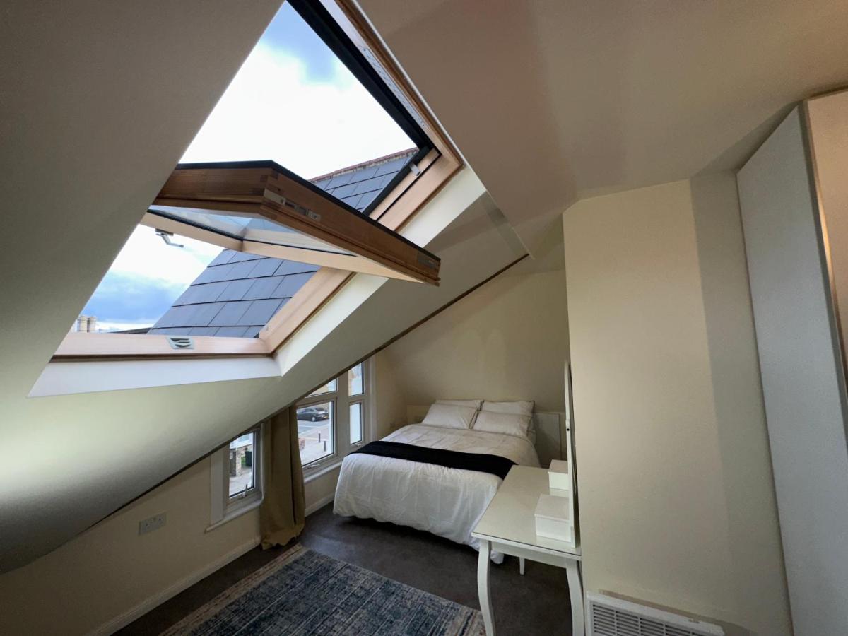 North London A Spacious 7 Bedroom House Accommodating Up To 18 People Complete With Own Gym And Table Tennis 外观 照片