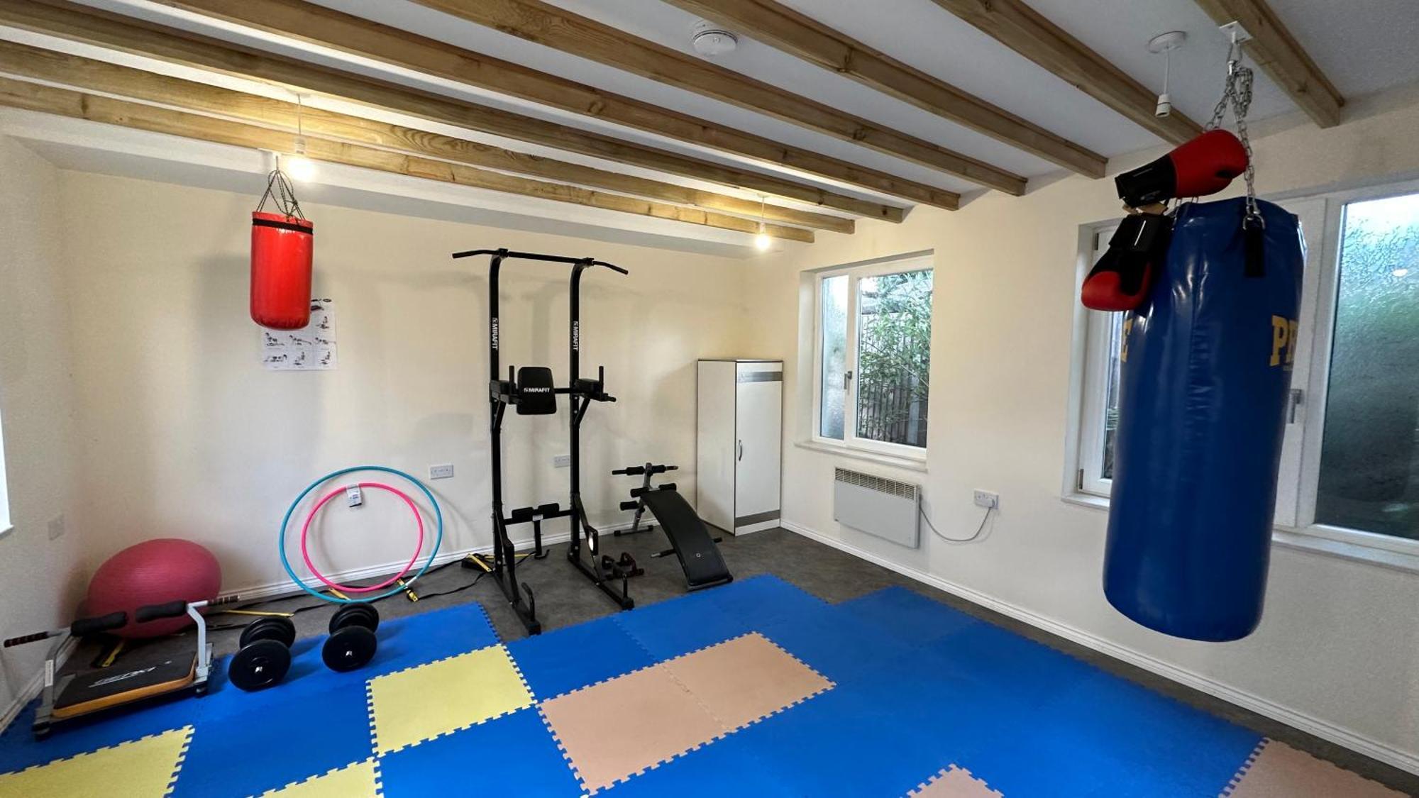 North London A Spacious 7 Bedroom House Accommodating Up To 18 People Complete With Own Gym And Table Tennis 外观 照片