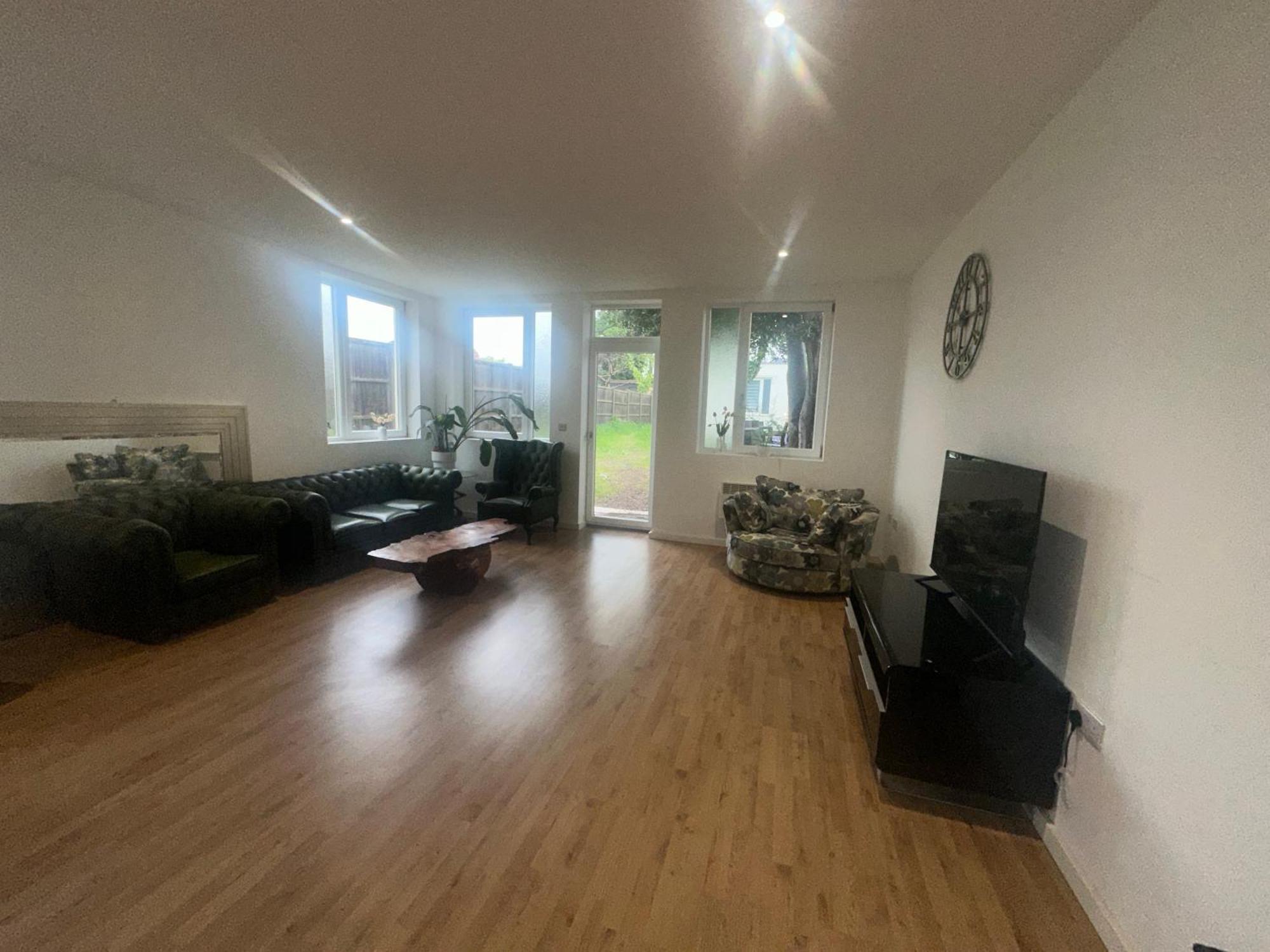 North London A Spacious 7 Bedroom House Accommodating Up To 18 People Complete With Own Gym And Table Tennis 外观 照片